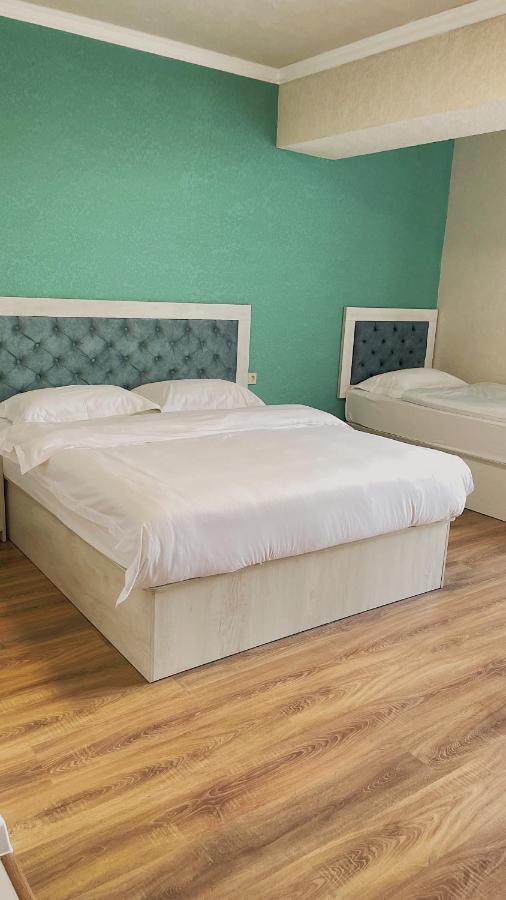 Khan Plaza Almaty Eksteriør billede