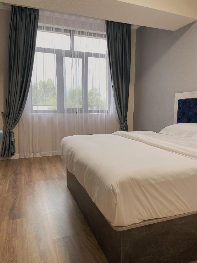 Khan Plaza Almaty Eksteriør billede