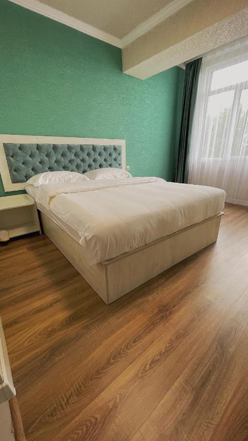 Khan Plaza Almaty Eksteriør billede