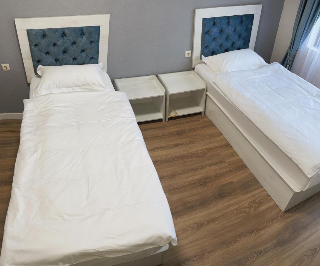 Khan Plaza Almaty Eksteriør billede