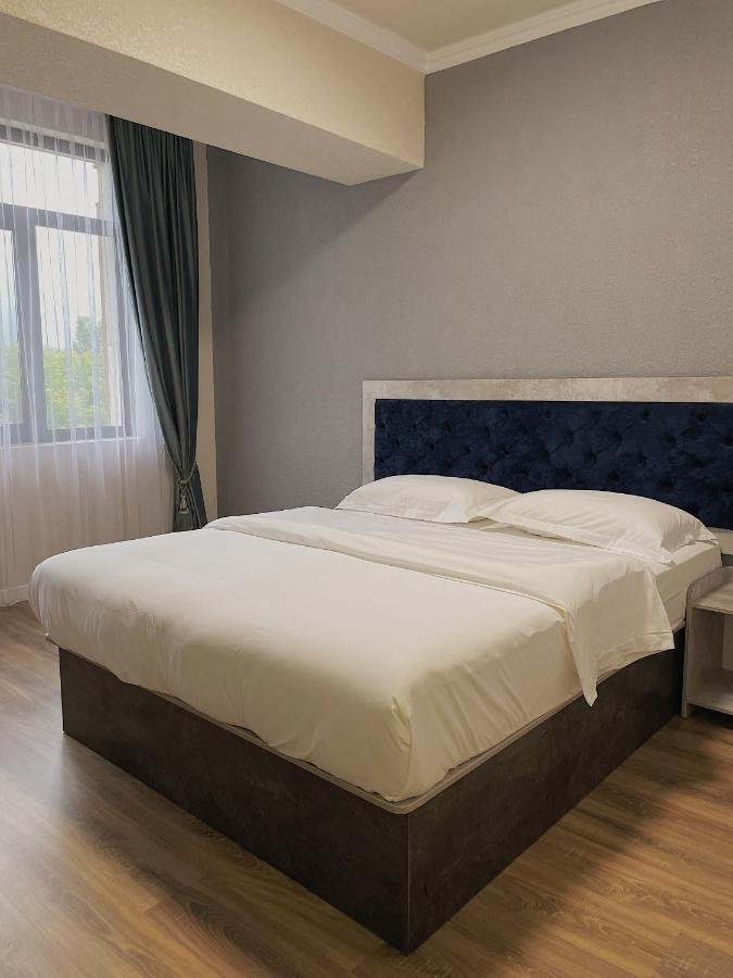 Khan Plaza Almaty Eksteriør billede